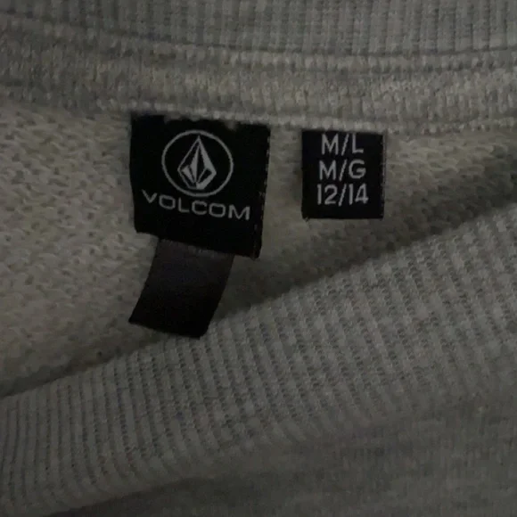 Volcom Graphic Crop Top 🖤 - Picture 2 of 2